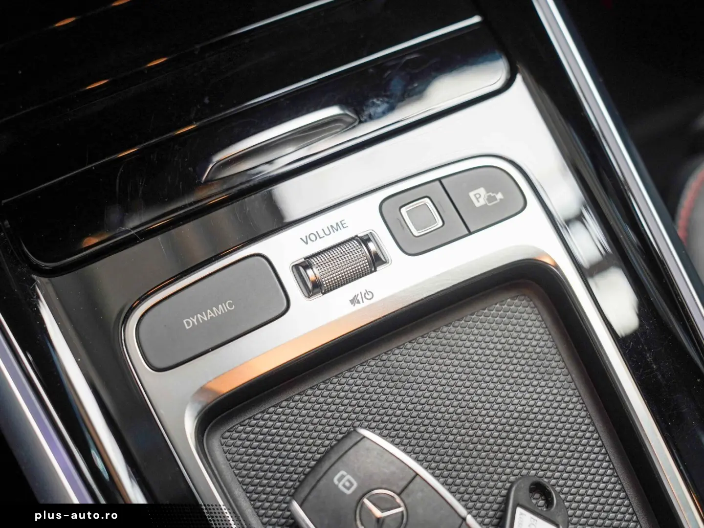 MERCEDES-BENZ EQB 300 4M AMG Premium Night AHK Memory Sitze