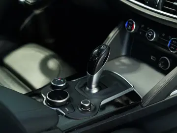 ALFA ROMEO Stelvio Veloce Q4  20 Zoll  ACC  Kamera  Digital