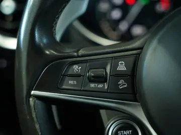 ALFA ROMEO Stelvio Veloce Q4  20 Zoll  ACC  Kamera  Digital