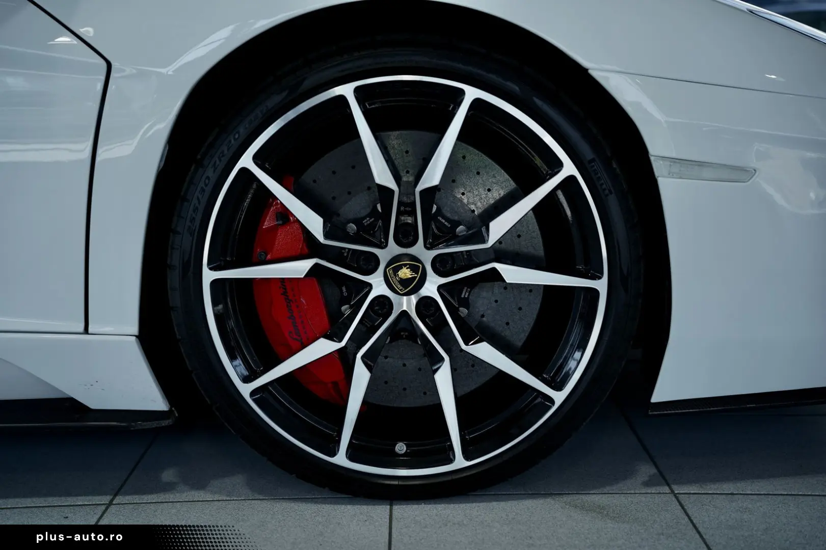 LAMBORGHINI Aventador S Roadster  2.H  Carbon  LIFT  Dt.Fzg