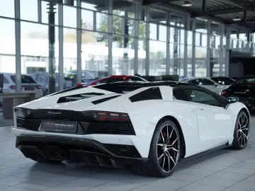 LAMBORGHINI Aventador S Roadster  2.H  Carbon  LIFT  Dt.Fzg