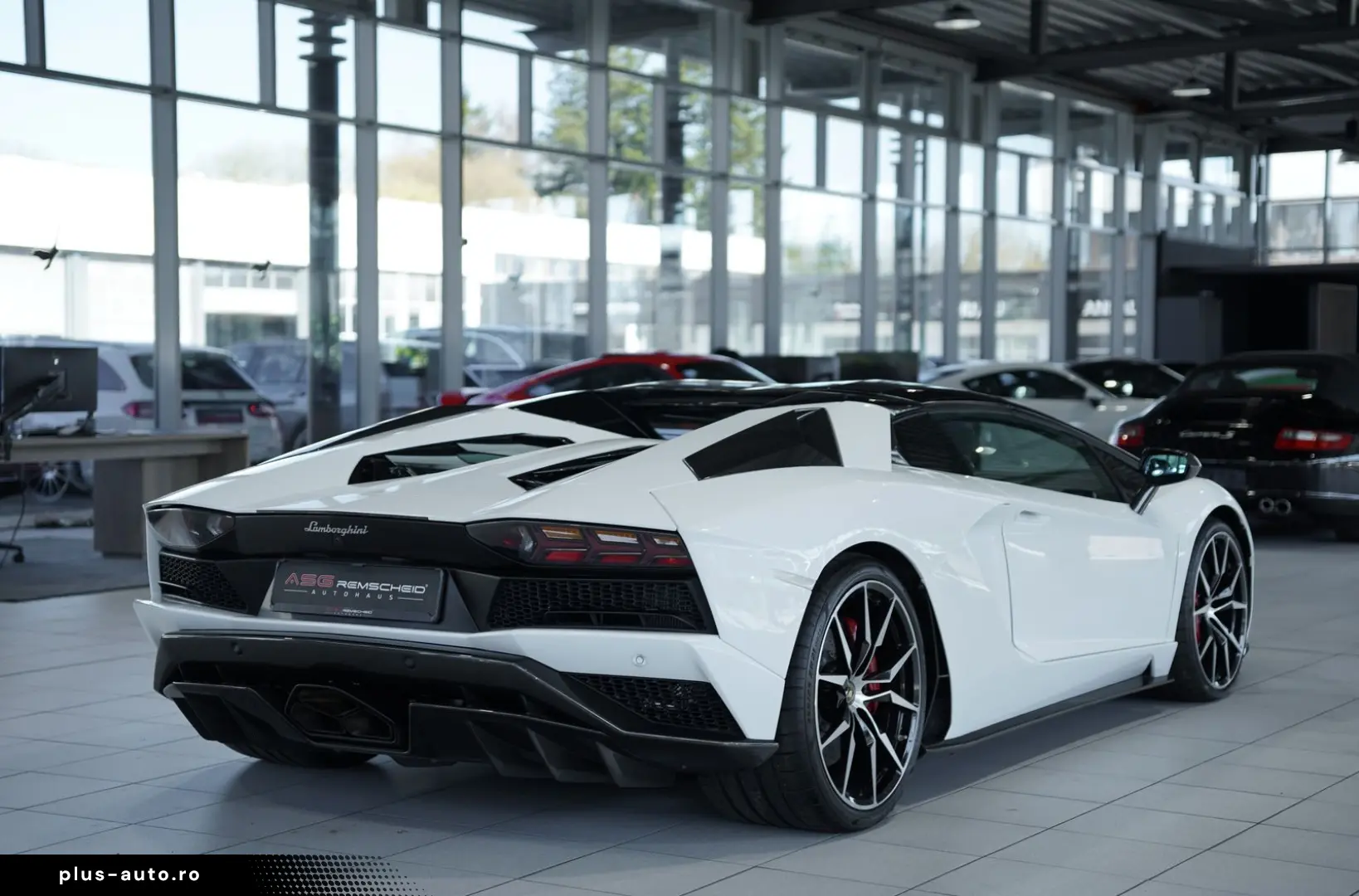 LAMBORGHINI Aventador S Roadster  2.H  Carbon  LIFT  Dt.Fzg
