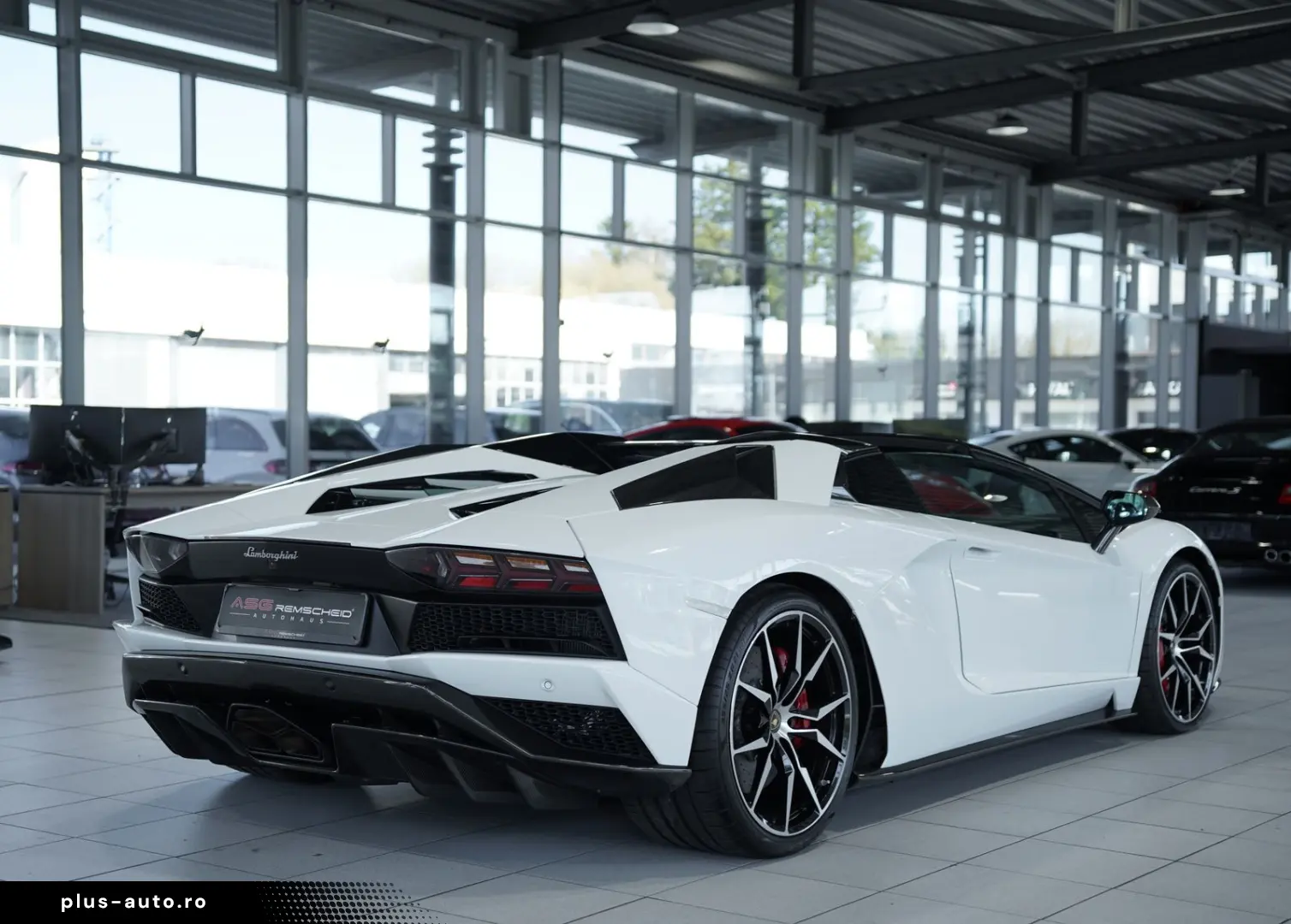 LAMBORGHINI Aventador S Roadster  2.H  Carbon  LIFT  Dt.Fzg