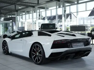 LAMBORGHINI Aventador S Roadster  2.H  Carbon  LIFT  Dt.Fzg