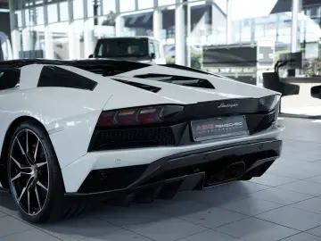 LAMBORGHINI Aventador S Roadster  2.H  Carbon  LIFT  Dt.Fzg