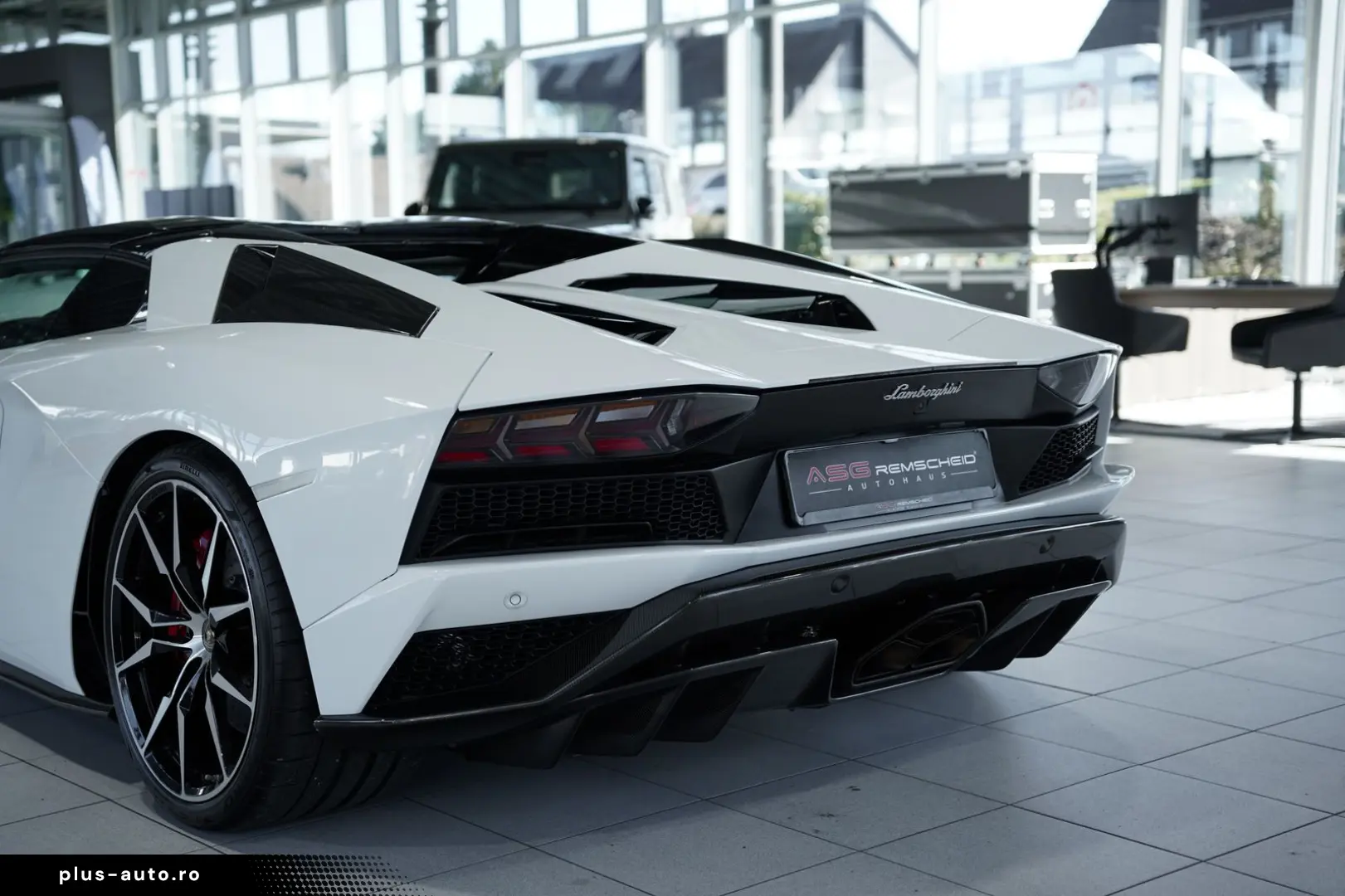LAMBORGHINI Aventador S Roadster  2.H  Carbon  LIFT  Dt.Fzg