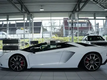 LAMBORGHINI Aventador S Roadster  2.H  Carbon  LIFT  Dt.Fzg