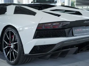 LAMBORGHINI Aventador S Roadster  2.H  Carbon  LIFT  Dt.Fzg