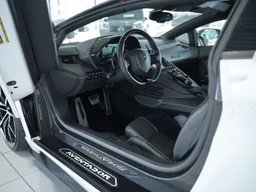 LAMBORGHINI Aventador S Roadster  2.H  Carbon  LIFT  Dt.Fzg