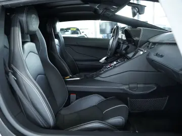 LAMBORGHINI Aventador S Roadster  2.H  Carbon  LIFT  Dt.Fzg