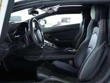 LAMBORGHINI Aventador S Roadster  2.H  Carbon  LIFT  Dt.Fzg