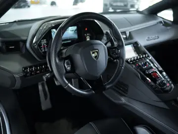 LAMBORGHINI Aventador S Roadster  2.H  Carbon  LIFT  Dt.Fzg