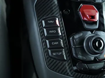 LAMBORGHINI Aventador S Roadster  2.H  Carbon  LIFT  Dt.Fzg
