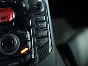 LAMBORGHINI Aventador S Roadster  2.H  Carbon  LIFT  Dt.Fzg