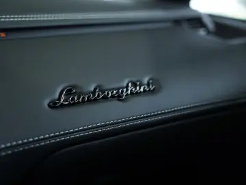 LAMBORGHINI Aventador S Roadster  2.H  Carbon  LIFT  Dt.Fzg