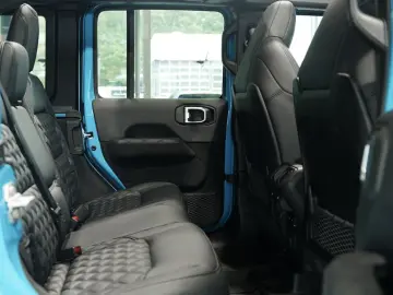 JEEP Wrangler BRUTE 2.0 T-GDI Sahara  1.H  Sonderlack