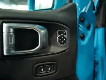 JEEP Wrangler BRUTE 2.0 T-GDI Sahara  1.H  Sonderlack