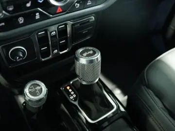 JEEP Wrangler BRUTE 2.0 T-GDI Sahara  1.H  Sonderlack