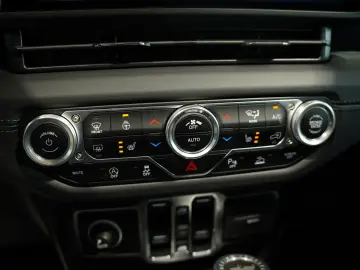 JEEP Wrangler BRUTE 2.0 T-GDI Sahara  1.H  Sonderlack