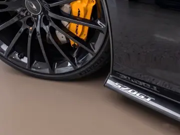 MCLAREN 570GT   LIFT   Black Paket
