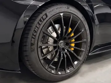 MCLAREN 570GT   LIFT   Black Paket