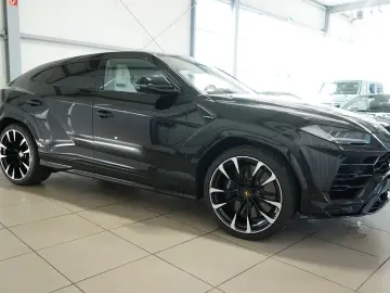 LAMBORGHINI Urus 23  Akrapovic B&O Panorama Massage Sitzkli.