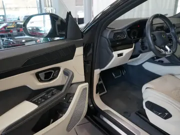 LAMBORGHINI Urus 23  Akrapovic B&O Panorama Massage Sitzkli.