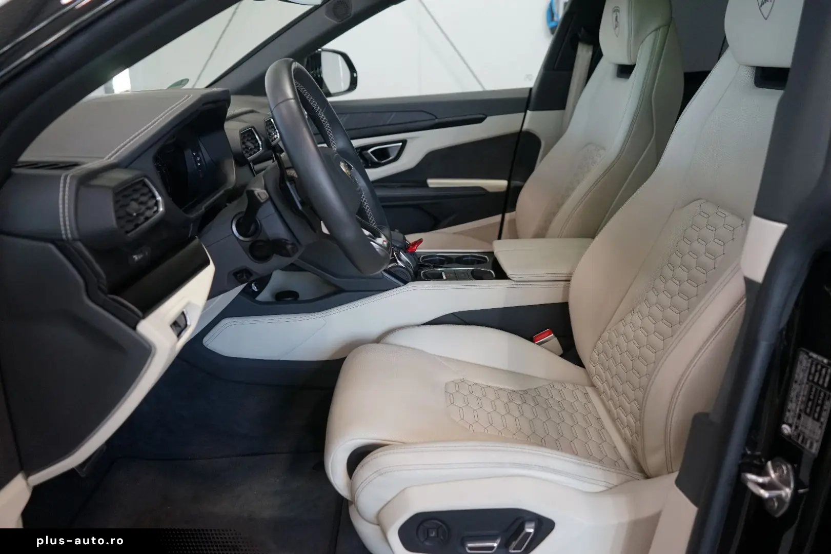 LAMBORGHINI Urus 23  Akrapovic B&O Panorama Massage Sitzkli.