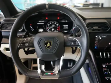 LAMBORGHINI Urus 23  Akrapovic B&O Panorama Massage Sitzkli.