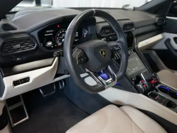 LAMBORGHINI Urus 23  Akrapovic B&O Panorama Massage Sitzkli.