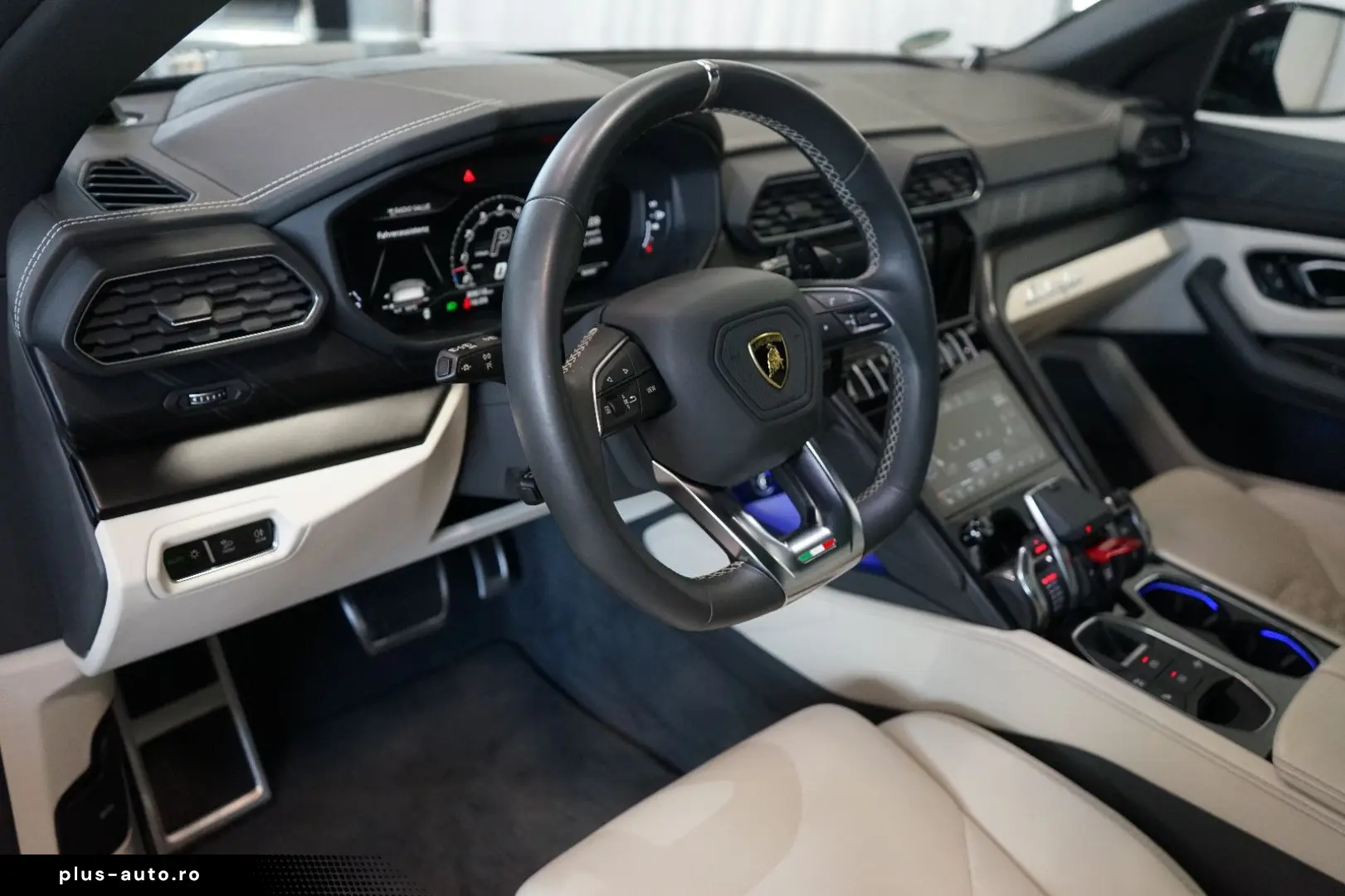 LAMBORGHINI Urus 23  Akrapovic B&O Panorama Massage Sitzkli.