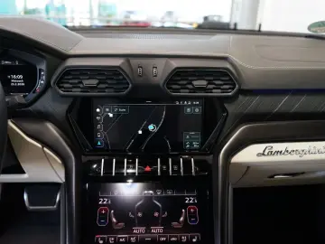 LAMBORGHINI Urus 23  Akrapovic B&O Panorama Massage Sitzkli.