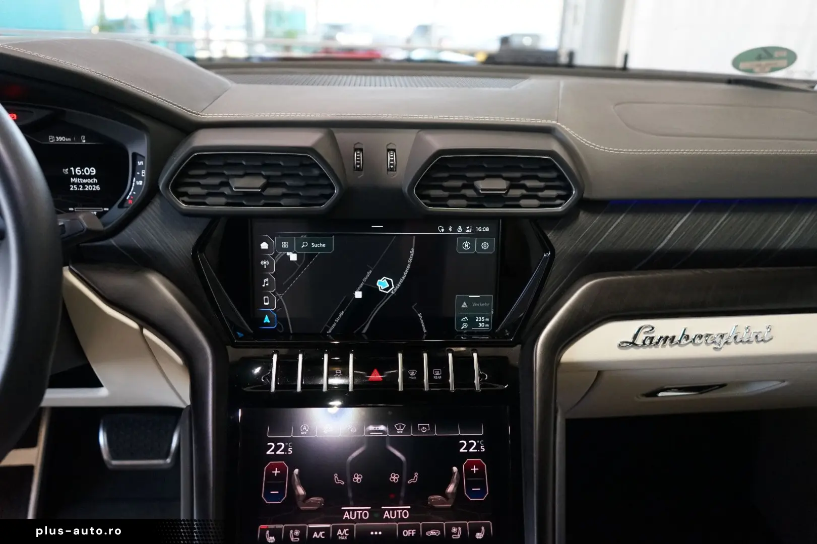 LAMBORGHINI Urus 23  Akrapovic B&O Panorama Massage Sitzkli.