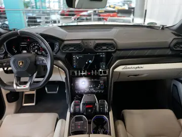 LAMBORGHINI Urus 23  Akrapovic B&O Panorama Massage Sitzkli.