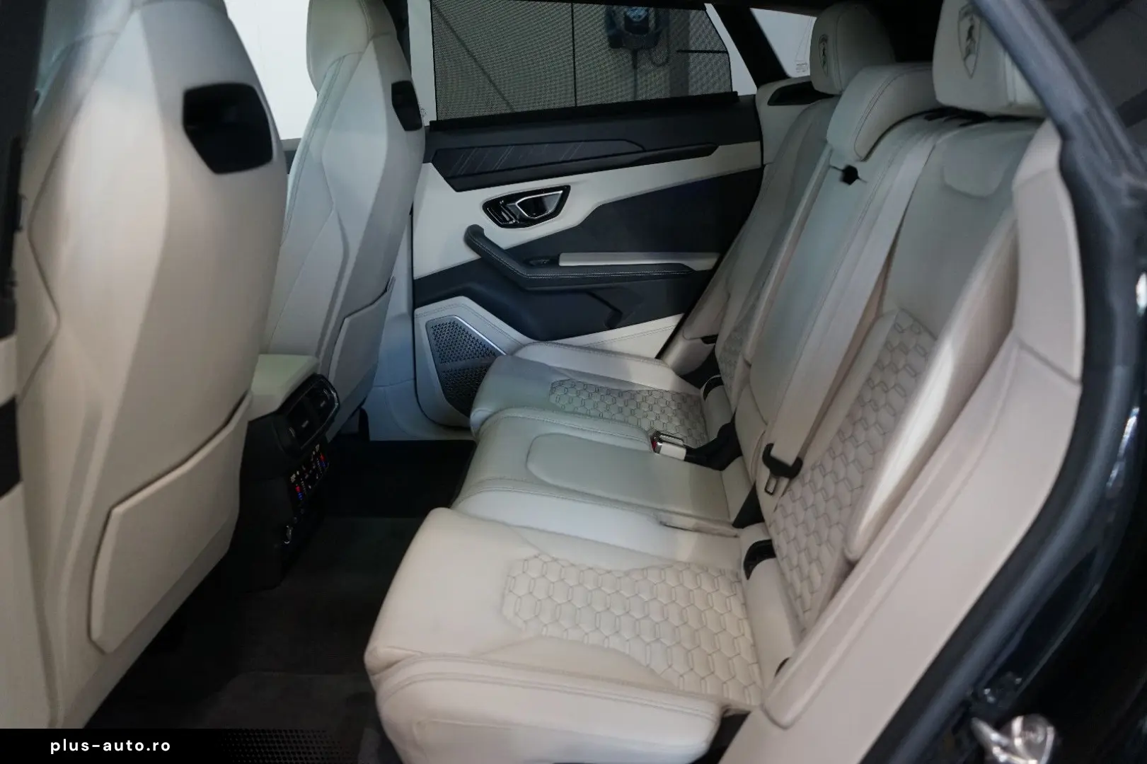 LAMBORGHINI Urus 23  Akrapovic B&O Panorama Massage Sitzkli.