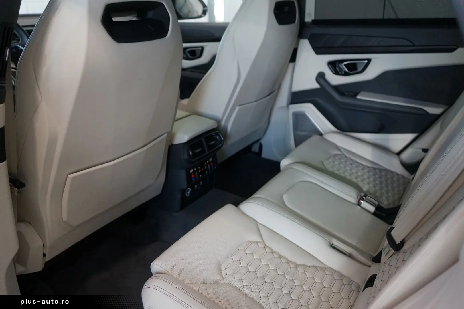 LAMBORGHINI Urus 23  Akrapovic B&O Panorama Massage Sitzkli.