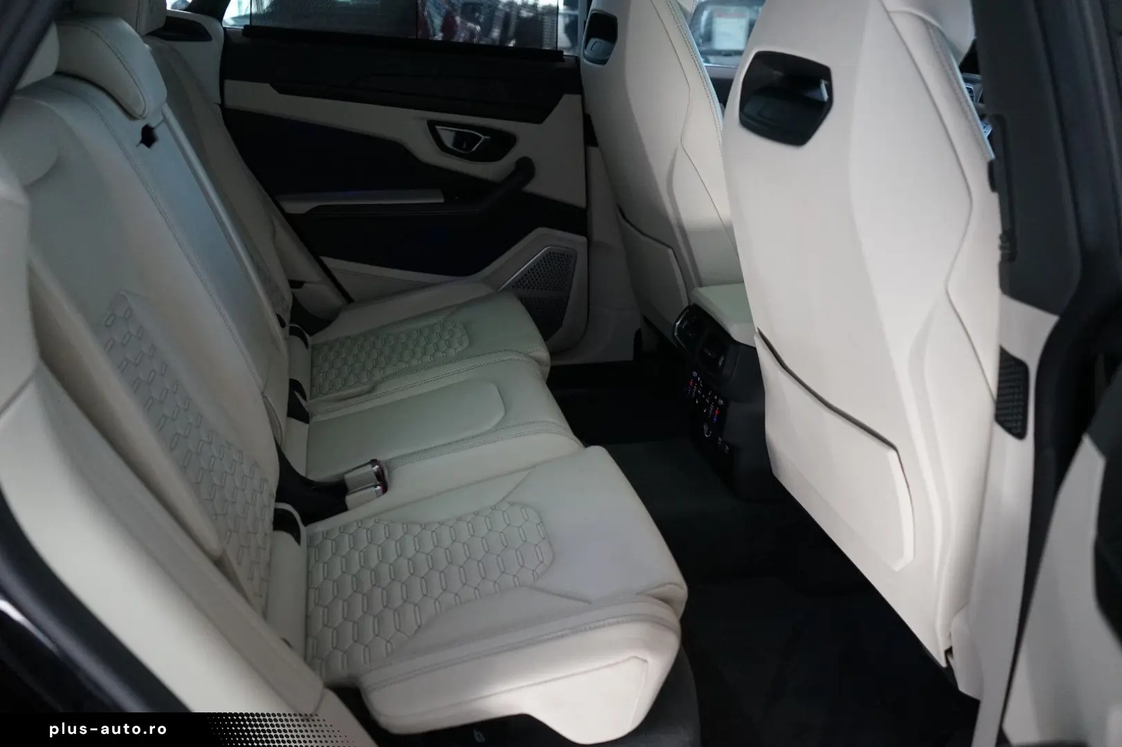 LAMBORGHINI Urus 23  Akrapovic B&O Panorama Massage Sitzkli.