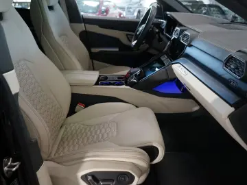 LAMBORGHINI Urus 23  Akrapovic B&O Panorama Massage Sitzkli.