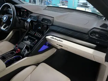 LAMBORGHINI Urus 23  Akrapovic B&O Panorama Massage Sitzkli.