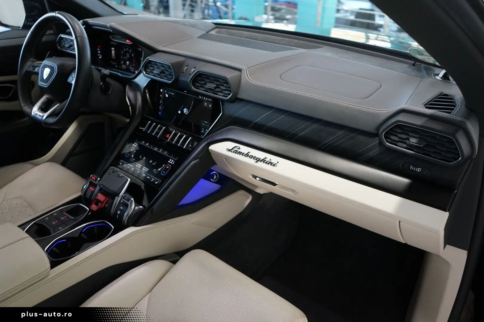 LAMBORGHINI Urus 23  Akrapovic B&O Panorama Massage Sitzkli.