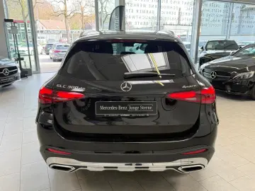 MERCEDES-BENZ GLC 300 de 4M AMG DISTR AHK BURM PANO …