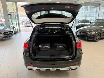 MERCEDES-BENZ GLC 300 de 4M AMG DISTR AHK BURM PANO …