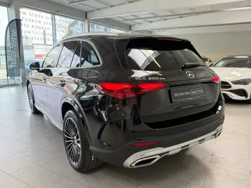 MERCEDES-BENZ GLC 300 de 4M AMG DISTR AHK BURM PANO …