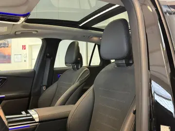 MERCEDES-BENZ GLC 300 de 4M AMG DISTR AHK BURM PANO …