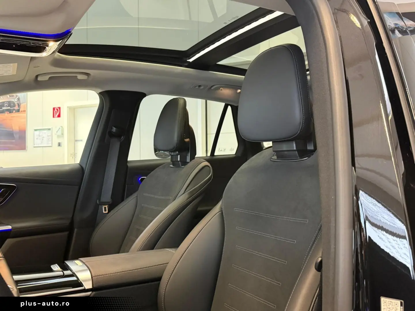 MERCEDES-BENZ GLC 300 de 4M AMG DISTR AHK BURM PANO &hellip;