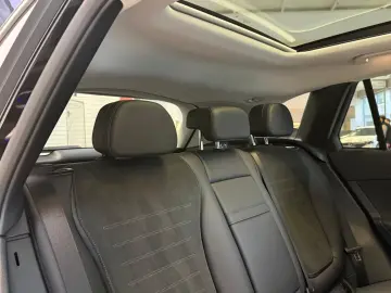 MERCEDES-BENZ GLC 300 de 4M AMG DISTR AHK BURM PANO …