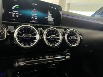 MERCEDES-BENZ A 45 AMG 4Matic PANO BURMESTER HUD 360…