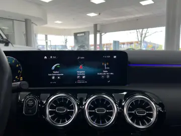 MERCEDES-BENZ A 45 AMG 4Matic PANO BURMESTER HUD 360…