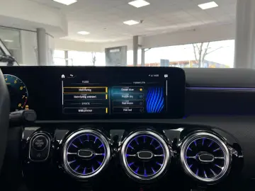 MERCEDES-BENZ A 45 AMG 4Matic PANO BURMESTER HUD 360…