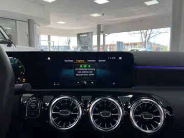 MERCEDES-BENZ A 45 AMG 4Matic PANO BURMESTER HUD 360…